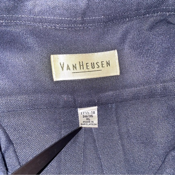 EUC Van Heusen Navy Blue Button-Down Dress Shirt - Picture 2 of 6